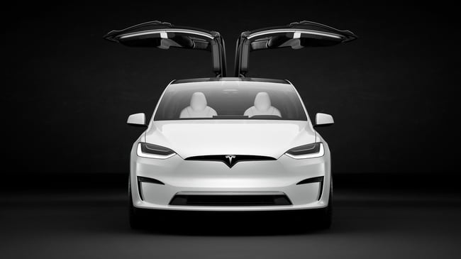 2022-Tesla-Model-X-Plaid-006-2160