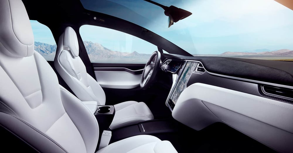 INTERIOR TESLA