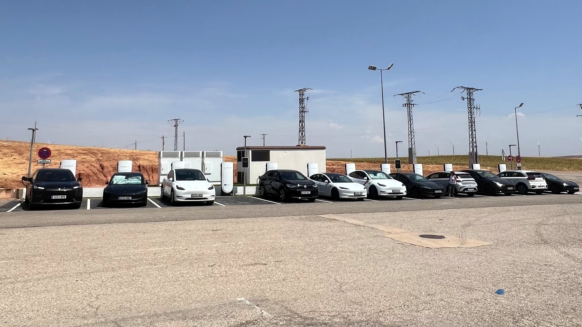 Tesla_supercharger