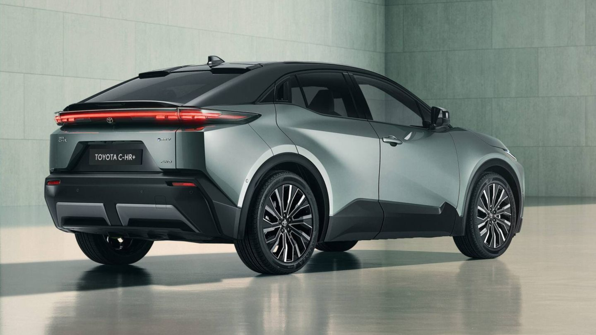 Toyota C-HR+ parte trasera