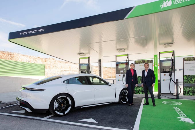 porsche-e-iberdrola-inauguran-el-primer-centro-de-recarga-ultrarrapida-2